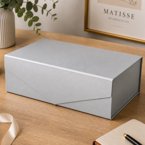 Luxury gift box with magnetic closure silver