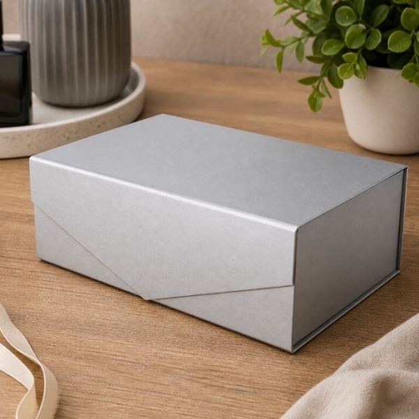 Luxury foldable gift box with magnetic closure